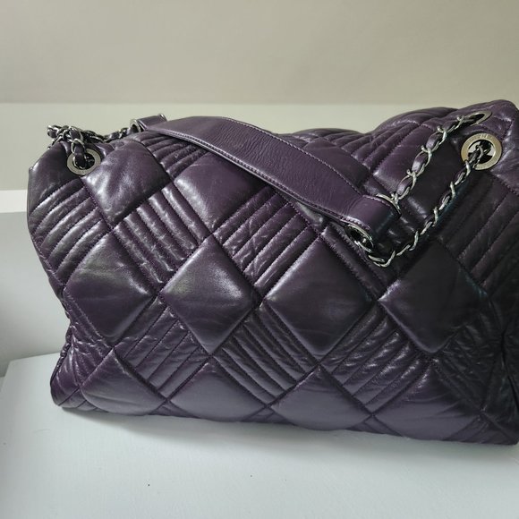 Chanel In and Out Maxi Flap Shoulder Quilted Lambskin Vintage Bag in Purple - Picture 3 of 7
